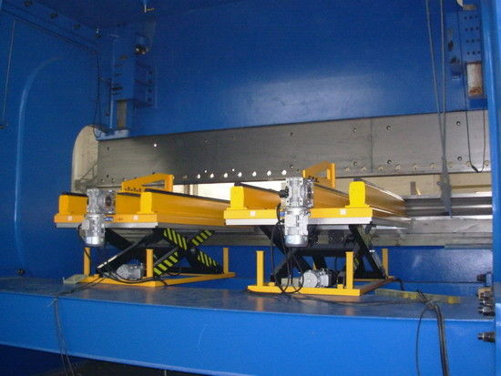 تغذیه جلو 2.5M CNC 1000Ton Tandem Press Brake Tool Bending Gardrail Board