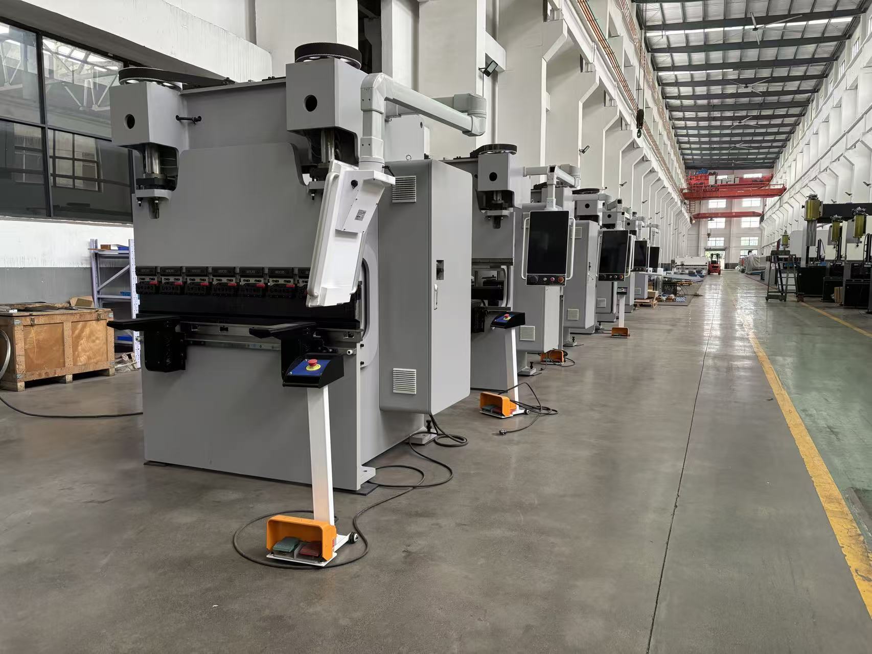 آخرین وبلاگ های شرکت در مورد What Press Brake Tooling Should You Choose for Stainless Steel, Carbon Steel and Aluminum Bending?