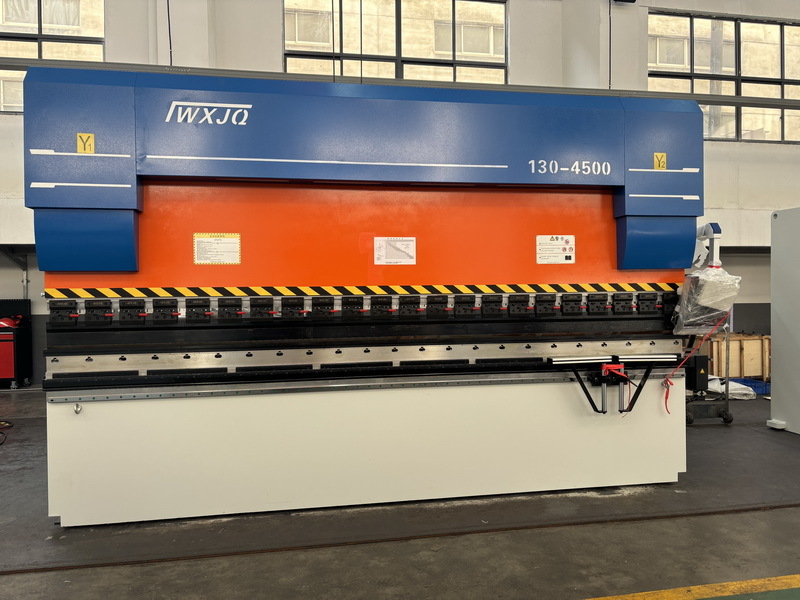 آخرین وبلاگ های شرکت در مورد How to Choose the Right Press Brake Machine for Different Sheet Metal Thicknesses and Materials