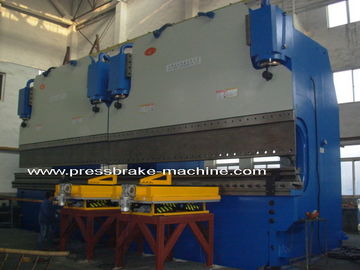 خرید تغذیه جلو 2.5M CNC 1000Ton Tandem Press Brake Tool Bending Gardrail Board online manufacture