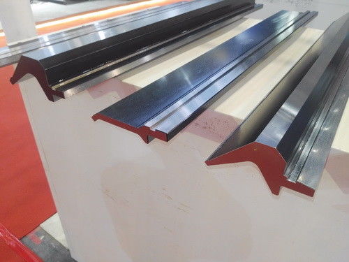 خرید 125ton Press Brake Toolings American Precision up Punching & bottom Die In 415 Segment online manufacture