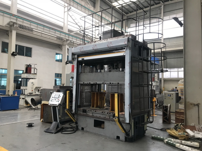 سروو درایو CNC پرس هیدرولیک میز کار 2 متری با شکاف های نوع T