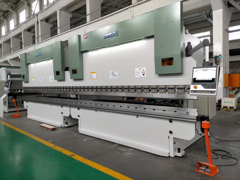 4000 متر طول CNC Tandem Press Brake Machine Tool Single V Bottom Die Bend 5mm Sheet به صورت یک قطعه