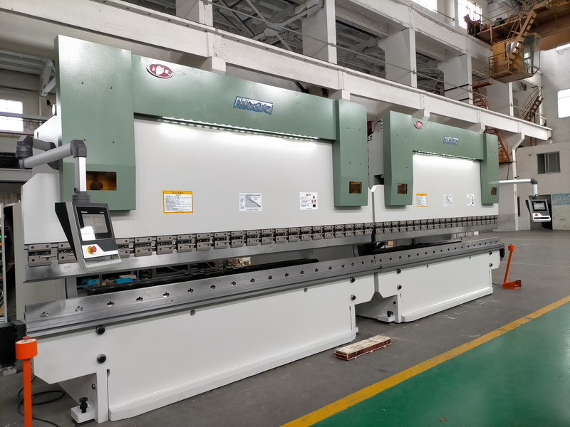 4000 متر طول CNC Tandem Press Brake Machine Tool Single V Bottom Die Bend 5mm Sheet به صورت یک قطعه