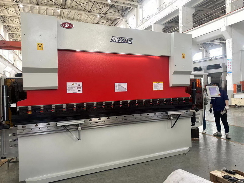 135T مکانیکی CNC هیدرولیک ماشین فشار ترمز 3200mm خم کردن طول